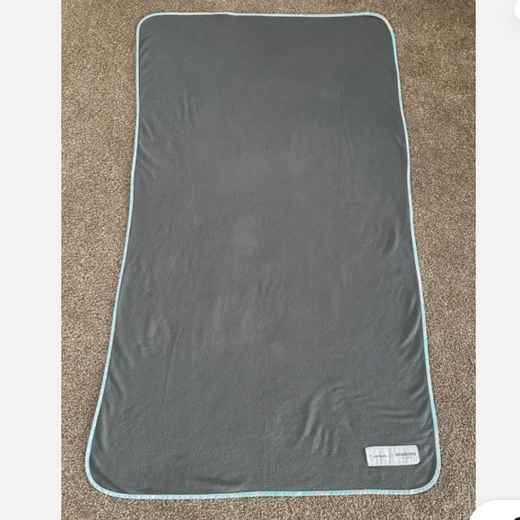 NOHO HOME by Jalene Kanani HAWAIIAN AIRLINES Fleece Travel Blanket - Picture 3 of 3